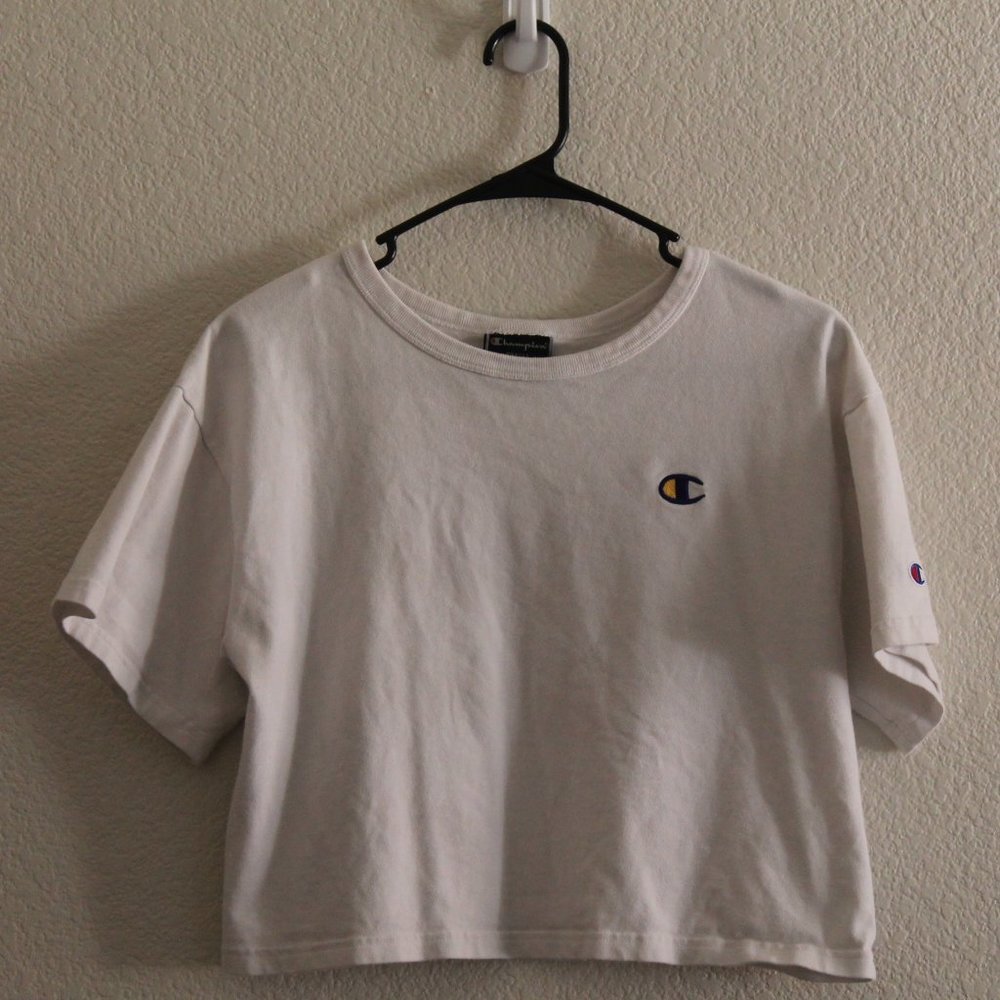SMALL WHITE CHAMPION CROPPED TOP W/ SIGNATURE LOGO